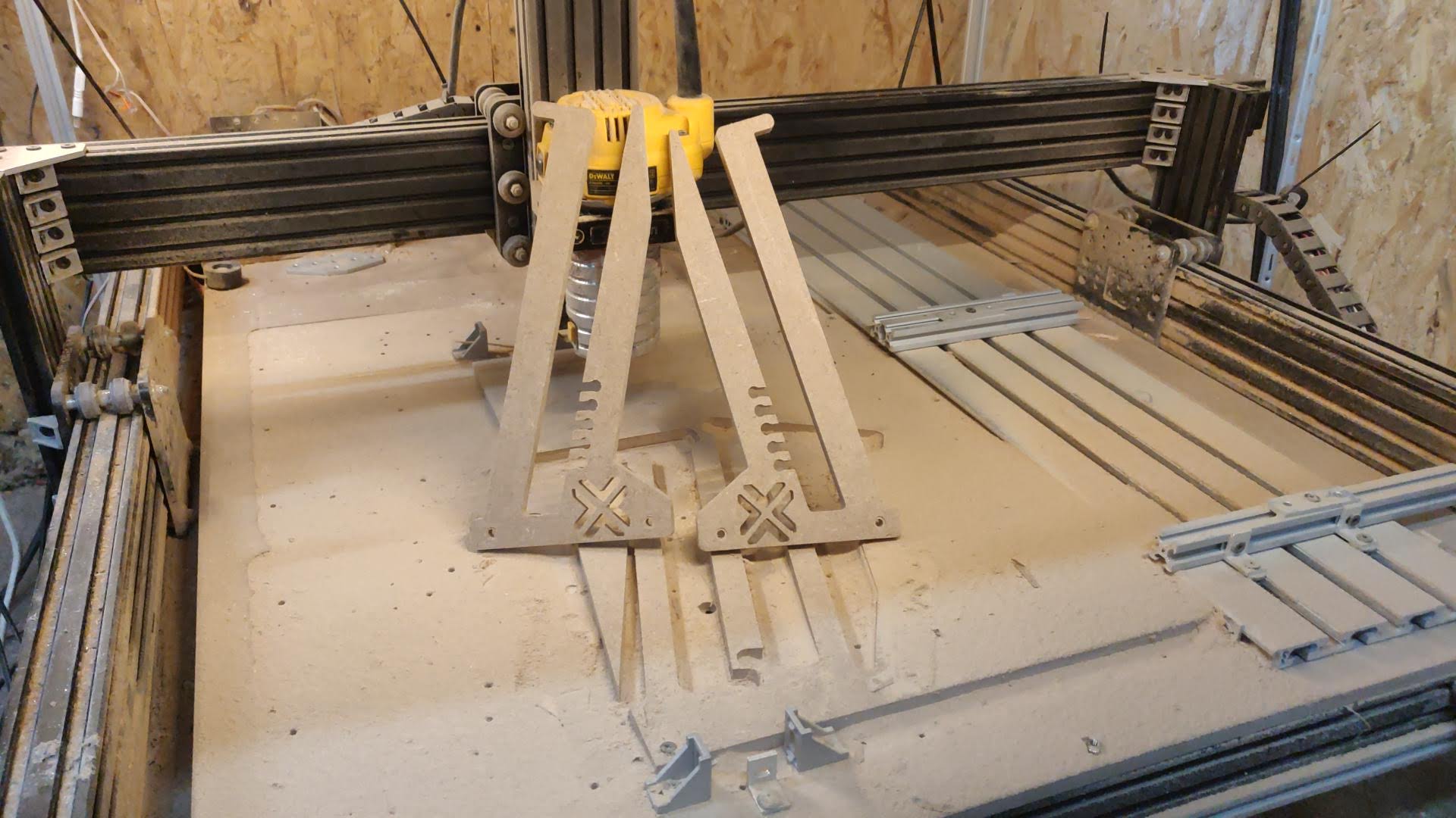 stojak pod laptop cnc